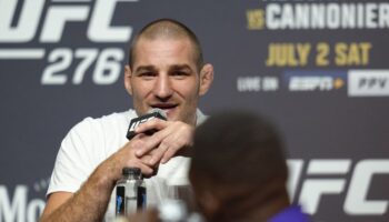 morning-report-sean-strickland-surprised-alex-pereira-beat-israel-adesanya-jpg