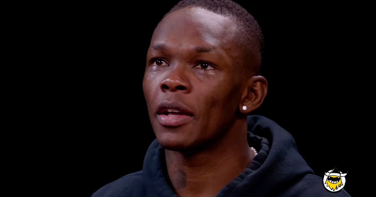 video-israel-adesanya-accepts-the-challenge-of-the-hot-ones-jpg