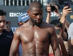 weighing-floyd-mayweather-and-deji-the-difference-is-almost-10-png