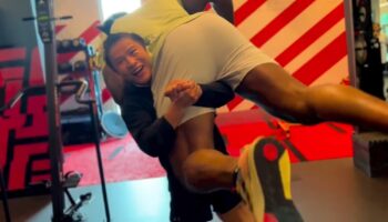 Weili Zhang lifted Francis Ngannou with ease
