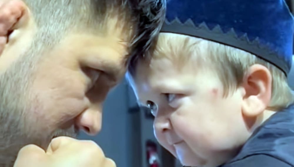 Hasbik venció a Henry Cejudo en Chechenia