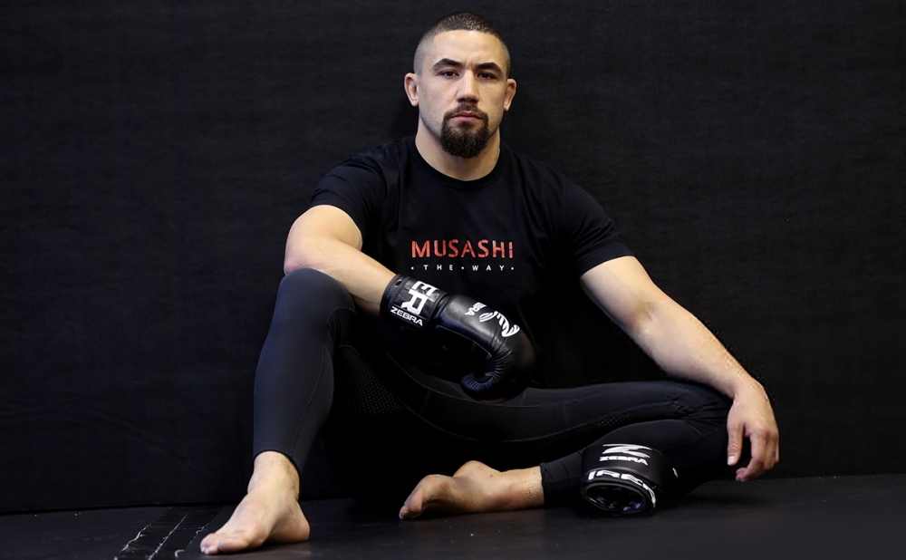 Robert Whittaker anuncia cancelamento de luta com Paulo Costa