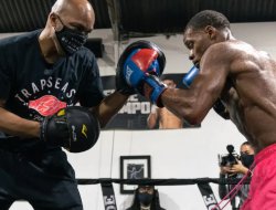 spence-named-the-coach-who-will-take-joshua-to-the-png
