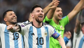 what-a-got-the-fighters-react-to-the-all-time-great-jpg