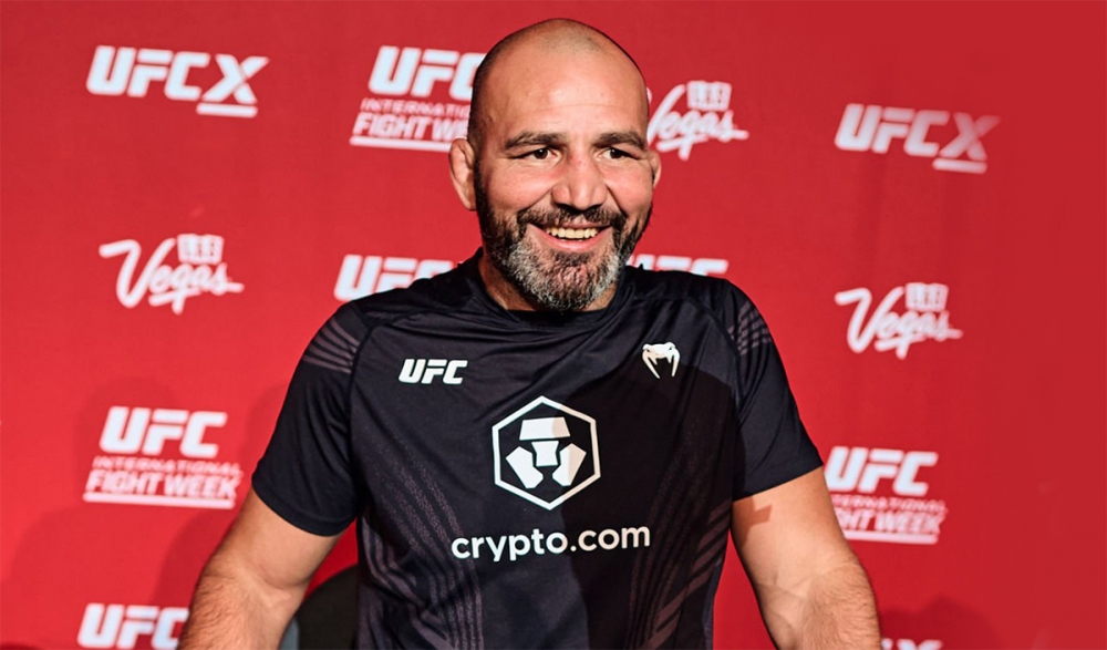 Glover Teixeira busca recorde no UFC