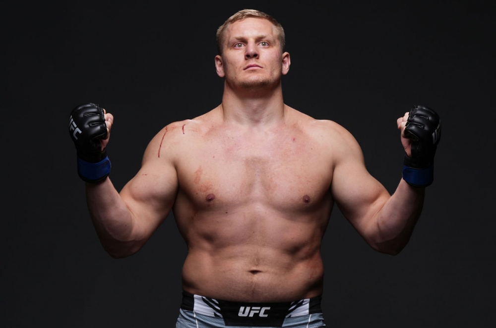 Sergey Pavlovich ingresó entre los tres primeros de la división de peso pesado de UFC