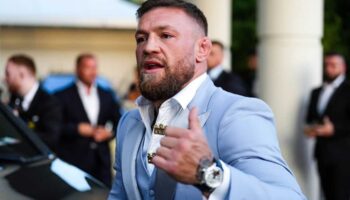 Conor McGregor gives advice to Francis Ngannou