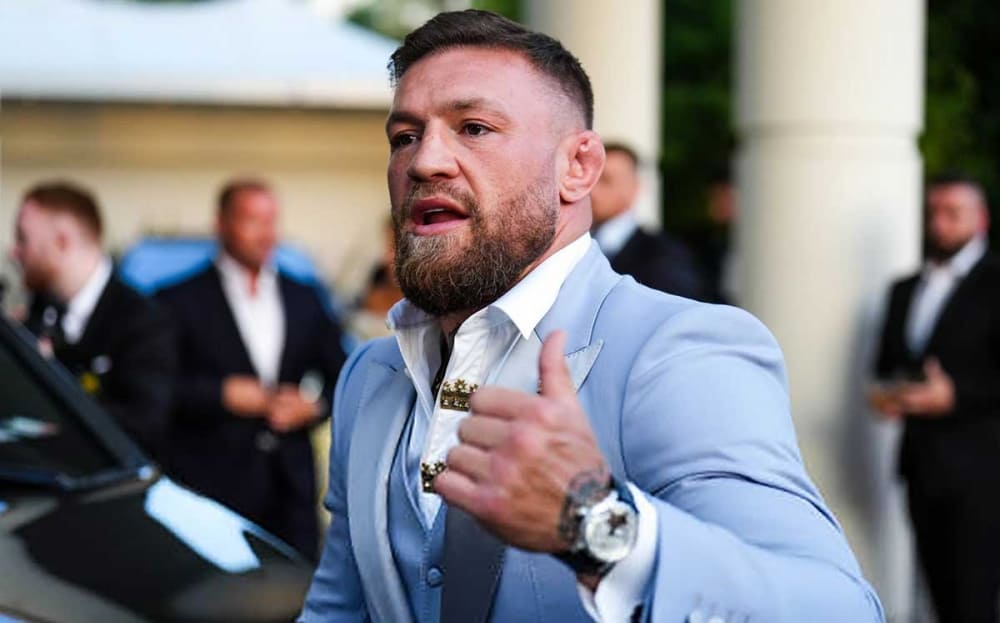 Conor McGregor gives advice to Francis Ngannou
