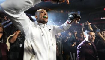 jailton-almeida-hopeful-shamil-abdurakhimov-shows-up-at-ufc-283-jpg