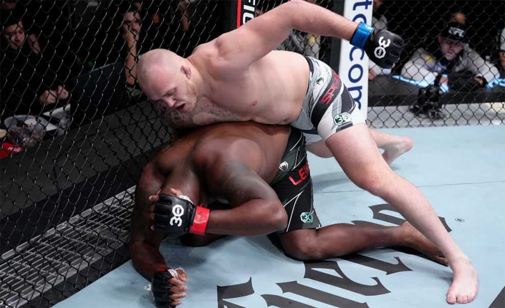 UFC Fight Night 218 resultater: Isbjørn tager ned Black Beast