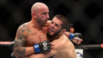 alexander-volkanovski-reveals-what-he-said-during-mid-fight-trash-talk-jpg