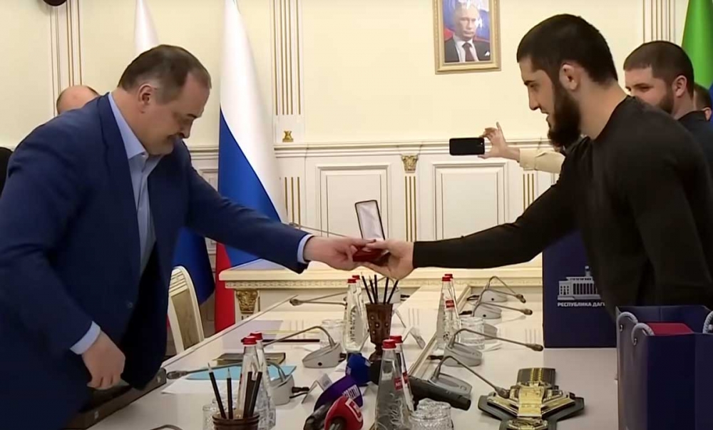 Islam Makhachev received a medal for the victory over Alex Volkanovski