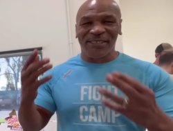 tyson-hilariously-reacted-to-rumors-that-davis-knocked-out-the-png