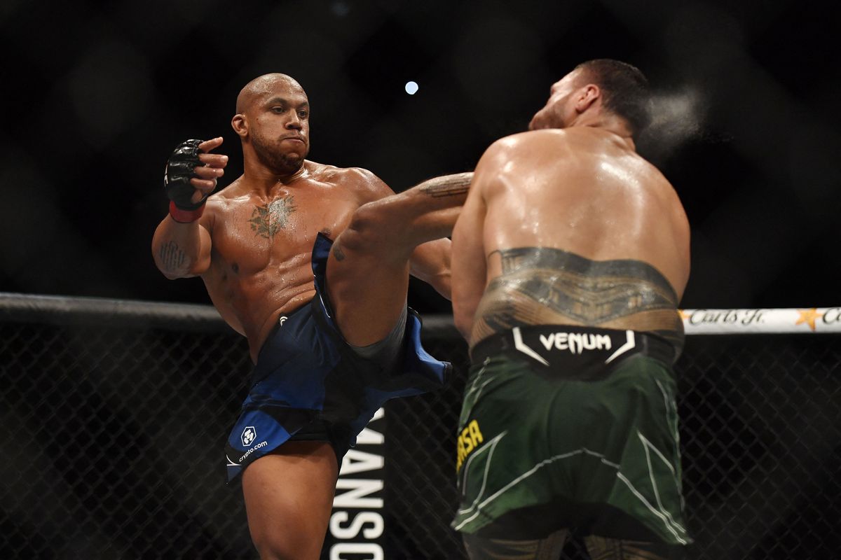 TOPSHOT-MMA-UFC-FRA-AUS-GANE-TUIVASA