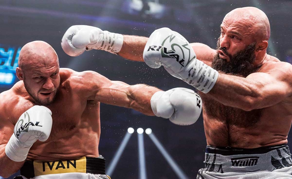 マゴメド・イスマイロフがボクシングの試合でイワン・シュティルコフを破った