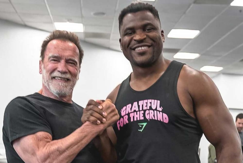 Francis Ngannou møder Arnold Schwarzenegger