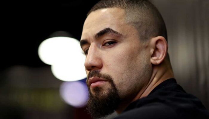 Robert Whittaker clarified the situation on the fight with Khamzat Chimaev