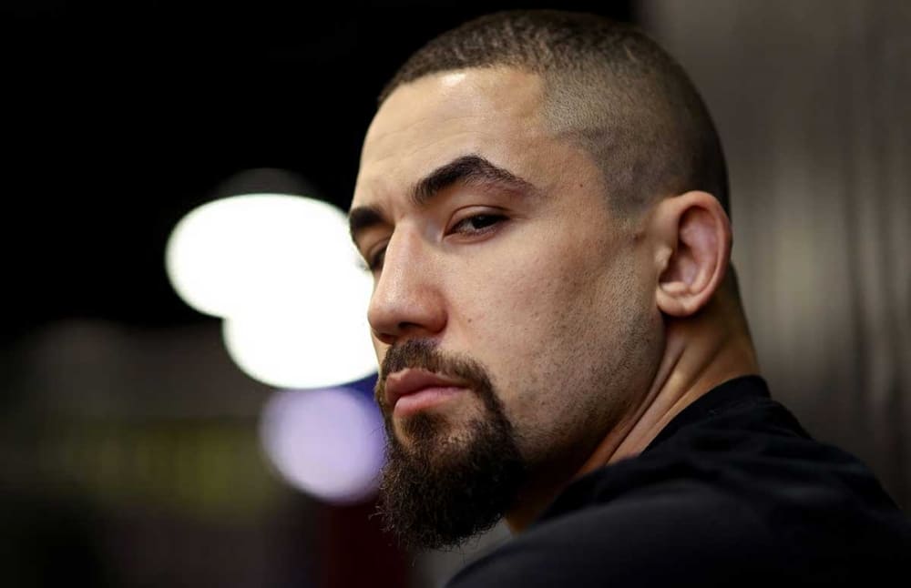 Robert Whittaker esclareceu a situação na luta com Khamzat Chimaev