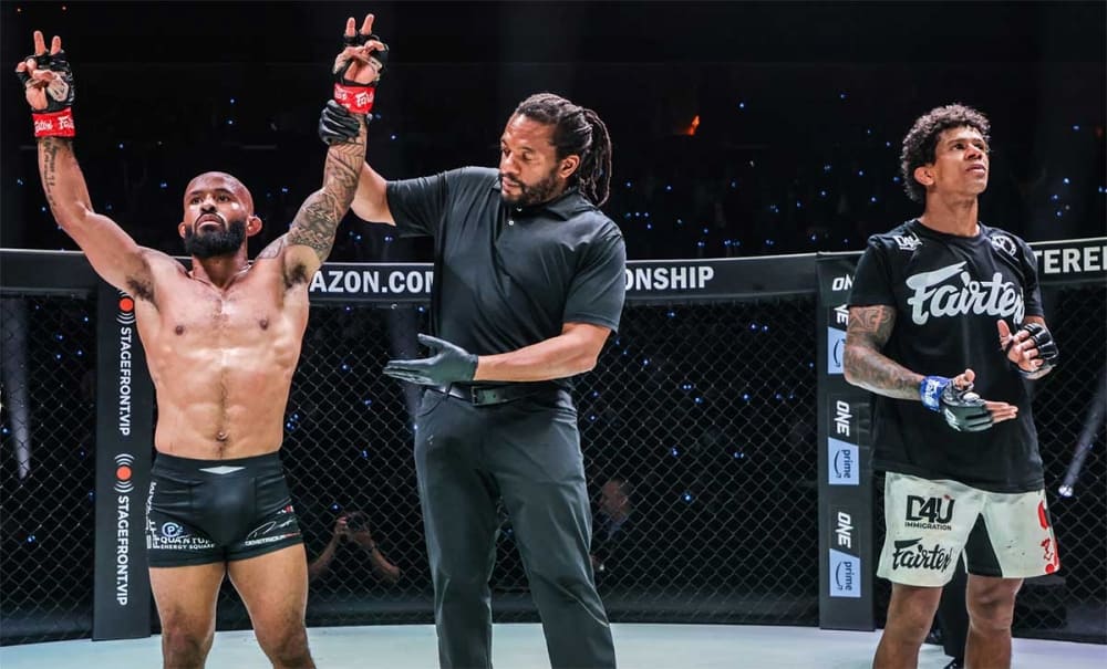 Demetrius Johnson derrotó a Adriano Moraes en la trilogía