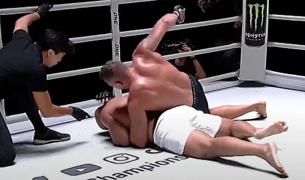Anatoly Malykhin knocked out Arzhan Bullar in the fight for the title of ONE Championship