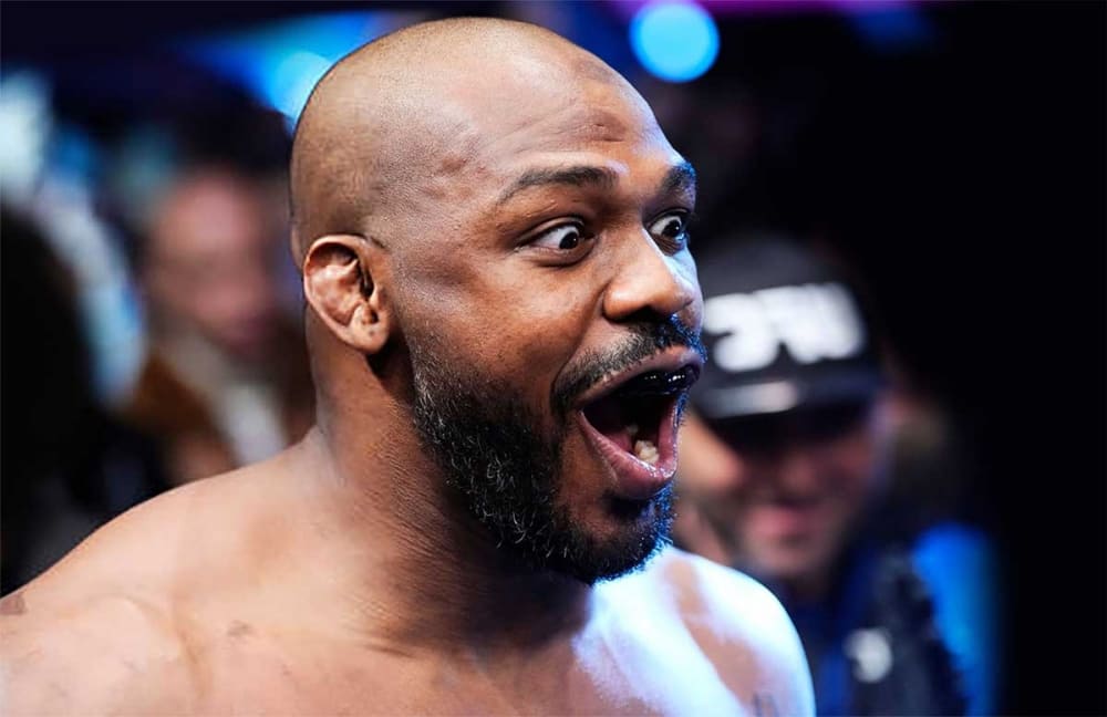 El campeón de la UFC Jon Jones interrumpió la actuación de un cómico